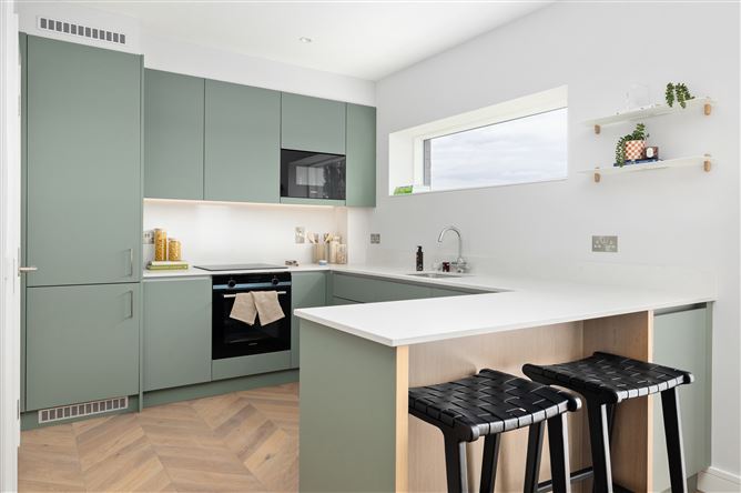 https://photos-a.propertyimages.ie/media/1/3/5/4976531/c04e85d0-2270-45b6-b67b-b0de08ade4ac_l.jpg