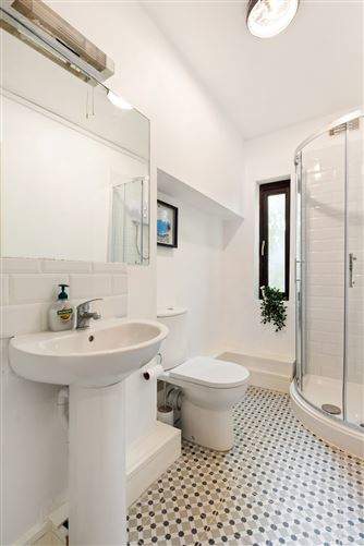 https://photos-a.propertyimages.ie/media/1/3/5/5007531/1ea049f1-913a-45af-934d-0507e4458db8_l.jpg