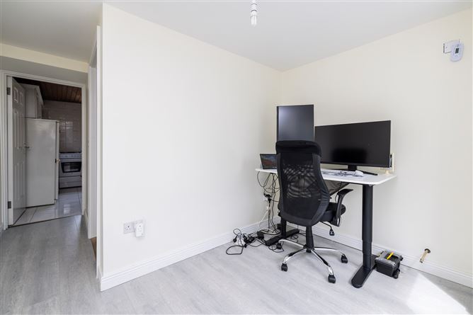 https://photos-a.propertyimages.ie/media/1/3/6/4938631/d348d3d8-4a61-4af8-8e5c-be9fcb5c06f7_l.jpg