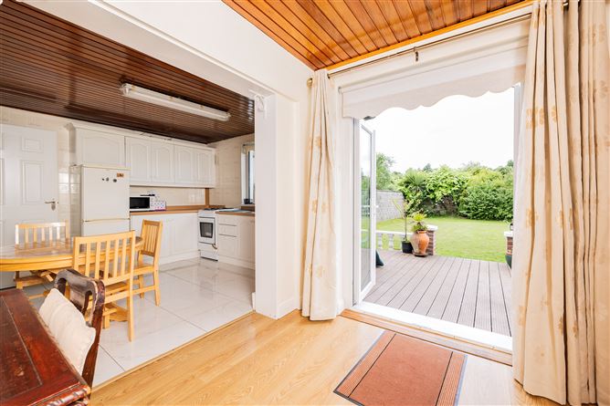 https://photos-a.propertyimages.ie/media/1/3/6/4938631/d348d3d8-4a61-4af8-8e5c-be9fcb5c06f7_l.jpg