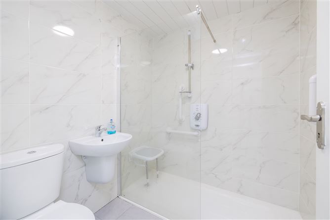 https://photos-a.propertyimages.ie/media/1/3/6/4938631/d348d3d8-4a61-4af8-8e5c-be9fcb5c06f7_l.jpg
