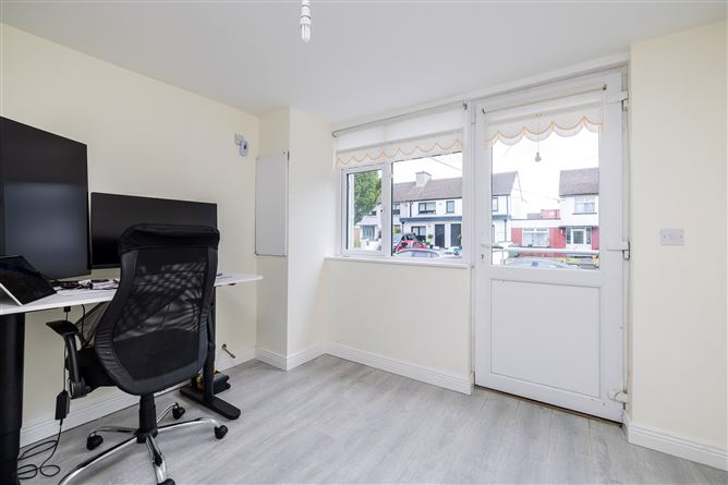https://photos-a.propertyimages.ie/media/1/3/6/4938631/d348d3d8-4a61-4af8-8e5c-be9fcb5c06f7_l.jpg
