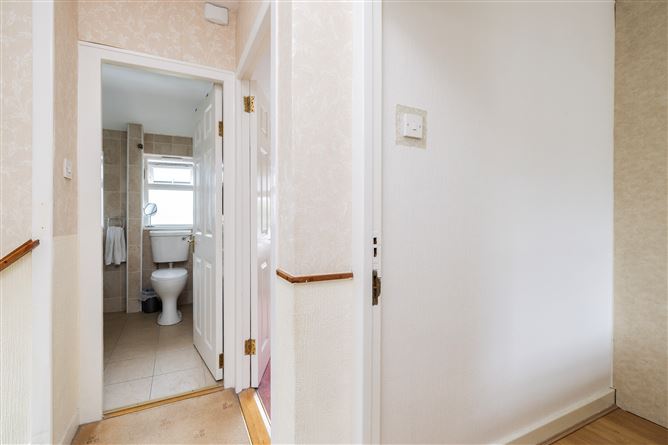 https://photos-a.propertyimages.ie/media/1/3/6/4938631/d348d3d8-4a61-4af8-8e5c-be9fcb5c06f7_l.jpg
