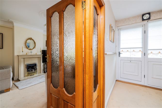 https://photos-a.propertyimages.ie/media/1/3/6/4938631/d348d3d8-4a61-4af8-8e5c-be9fcb5c06f7_l.jpg