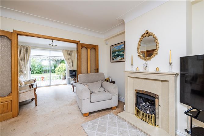 https://photos-a.propertyimages.ie/media/1/3/6/4938631/d348d3d8-4a61-4af8-8e5c-be9fcb5c06f7_l.jpg