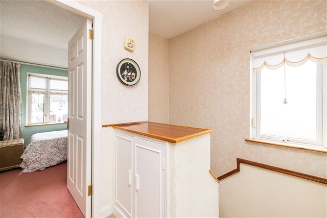 https://photos-a.propertyimages.ie/media/1/3/6/4938631/d348d3d8-4a61-4af8-8e5c-be9fcb5c06f7_l.jpg