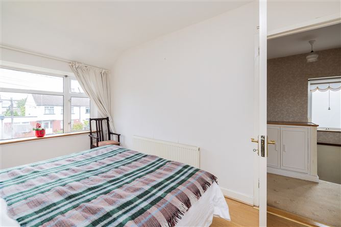 https://photos-a.propertyimages.ie/media/1/3/6/4938631/d348d3d8-4a61-4af8-8e5c-be9fcb5c06f7_l.jpg