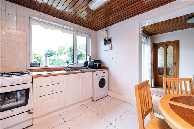 https://photos-a.propertyimages.ie/media/1/3/6/4938631/d348d3d8-4a61-4af8-8e5c-be9fcb5c06f7_l.jpg