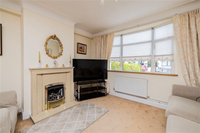 https://photos-a.propertyimages.ie/media/1/3/6/4938631/d348d3d8-4a61-4af8-8e5c-be9fcb5c06f7_l.jpg