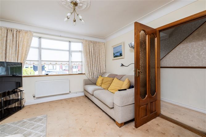https://photos-a.propertyimages.ie/media/1/3/6/4938631/d348d3d8-4a61-4af8-8e5c-be9fcb5c06f7_l.jpg
