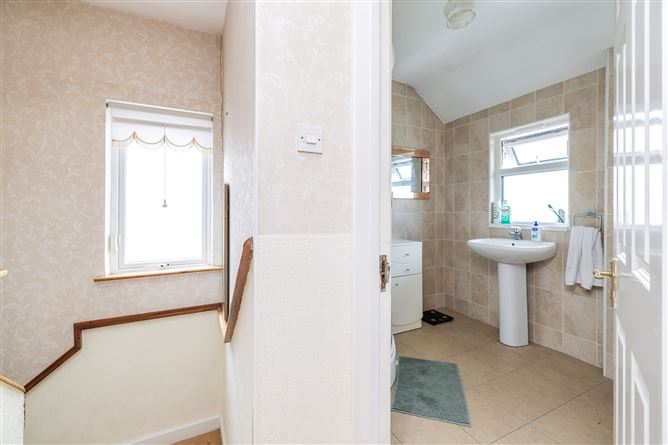 https://photos-a.propertyimages.ie/media/1/3/6/4938631/d348d3d8-4a61-4af8-8e5c-be9fcb5c06f7_l.jpg