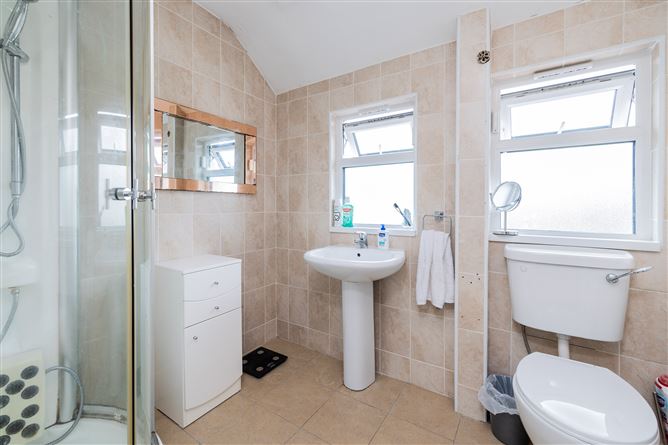 https://photos-a.propertyimages.ie/media/1/3/6/4938631/d348d3d8-4a61-4af8-8e5c-be9fcb5c06f7_l.jpg
