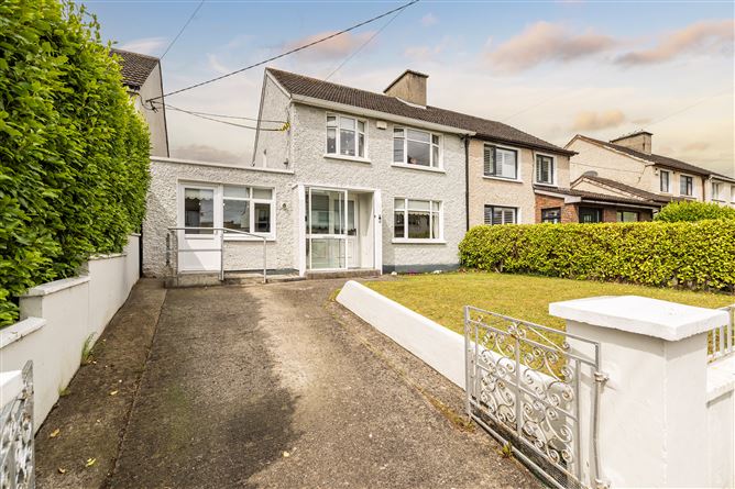 https://photos-a.propertyimages.ie/media/1/3/6/4938631/d348d3d8-4a61-4af8-8e5c-be9fcb5c06f7_l.jpg