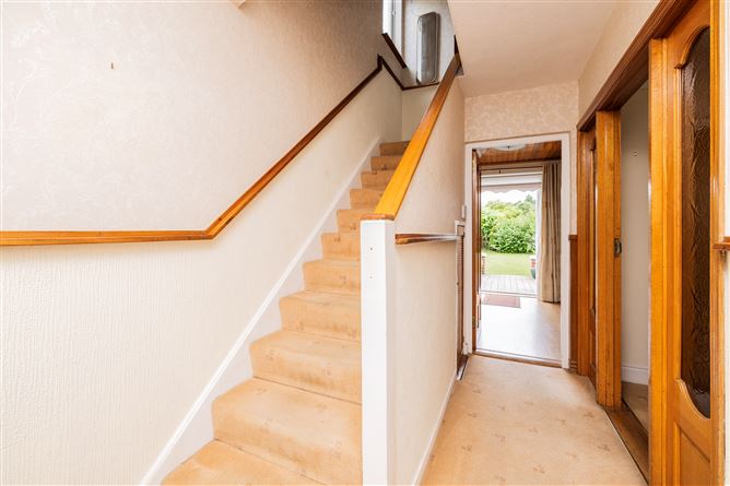 https://photos-a.propertyimages.ie/media/1/3/6/4938631/d348d3d8-4a61-4af8-8e5c-be9fcb5c06f7_l.jpg