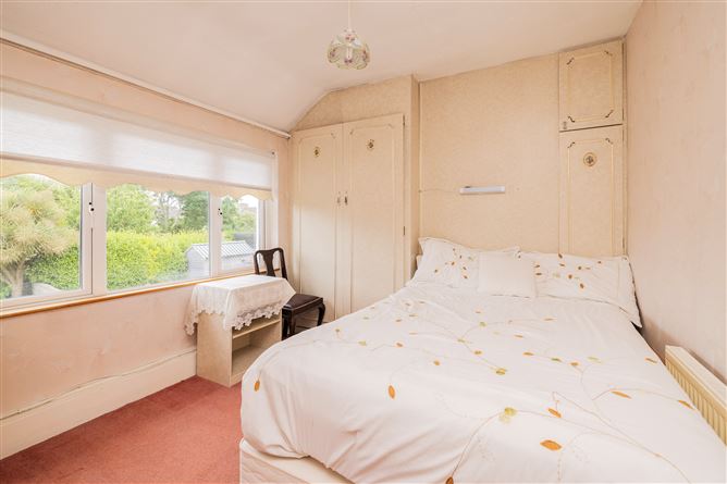 https://photos-a.propertyimages.ie/media/1/3/6/4938631/d348d3d8-4a61-4af8-8e5c-be9fcb5c06f7_l.jpg