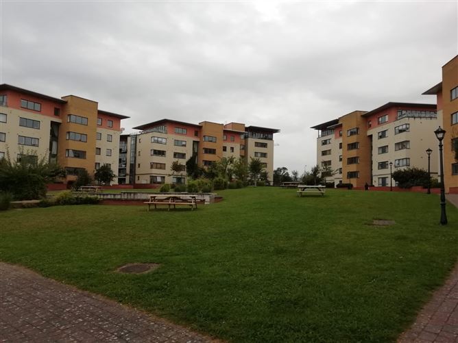 90 The Oval, Tullyvale, Cabinteely, Dublin 18