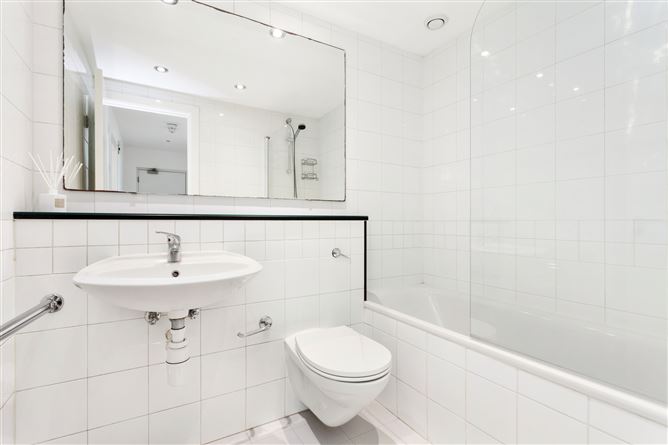 16 Block 8, Clarion Quay, IFSC, Dublin 1