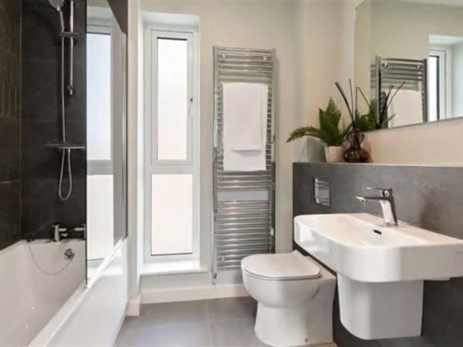 https://photos-a.propertyimages.ie/media/1/3/7/4904731/fd721795-40d2-402e-a501-a7e9e281e47c_l.jpg