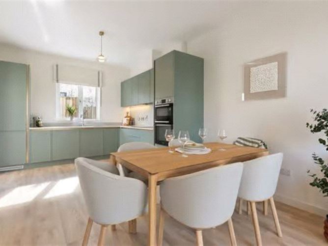 https://photos-a.propertyimages.ie/media/1/3/7/4904731/fd721795-40d2-402e-a501-a7e9e281e47c_l.jpg