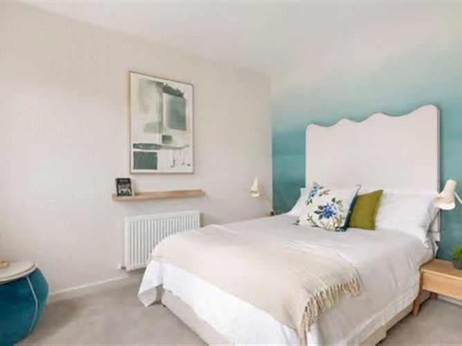 https://photos-a.propertyimages.ie/media/1/3/7/4904731/fd721795-40d2-402e-a501-a7e9e281e47c_l.jpg