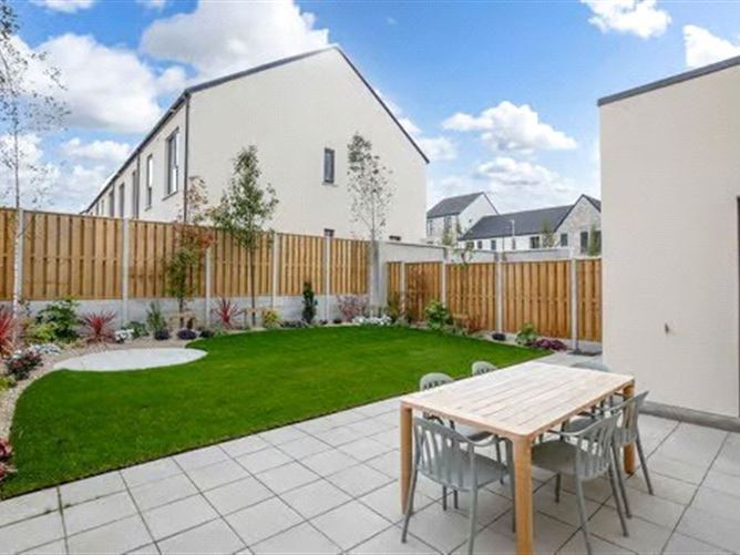 https://photos-a.propertyimages.ie/media/1/3/7/4904731/fd721795-40d2-402e-a501-a7e9e281e47c_l.jpg