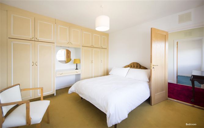 https://photos-a.propertyimages.ie/media/1/3/7/4943731/3fa6156b-ab60-419b-8c93-6ca719f66049_l.jpg