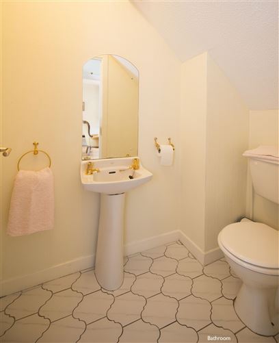https://photos-a.propertyimages.ie/media/1/3/7/4943731/3fa6156b-ab60-419b-8c93-6ca719f66049_l.jpg