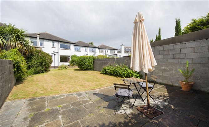 https://photos-a.propertyimages.ie/media/1/3/7/4943731/3fa6156b-ab60-419b-8c93-6ca719f66049_l.jpg
