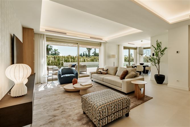 {name:Malaga, codeiso:MA}, Marbella, Marbella Golden Mile, Benalús, Spain - COSTA-01180P
