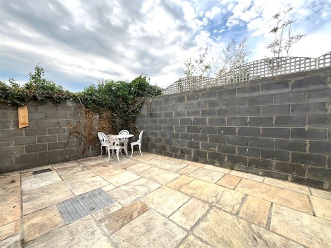 Castlefield Court, Knocklyon, Dublin 16