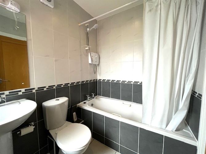 Castlefield Court, Knocklyon, Dublin 16