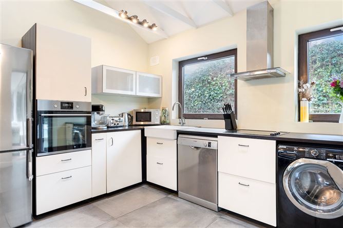 24 Castle Court, Killiney, Co. Dublin