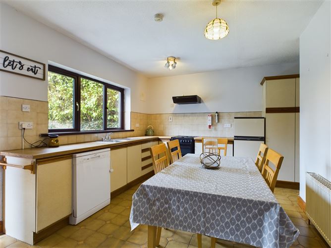 65 Brookville, Lahinch Road, Ennis, Co. Clare