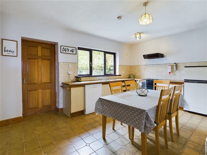 65 Brookville, Lahinch Road, Ennis, Co. Clare