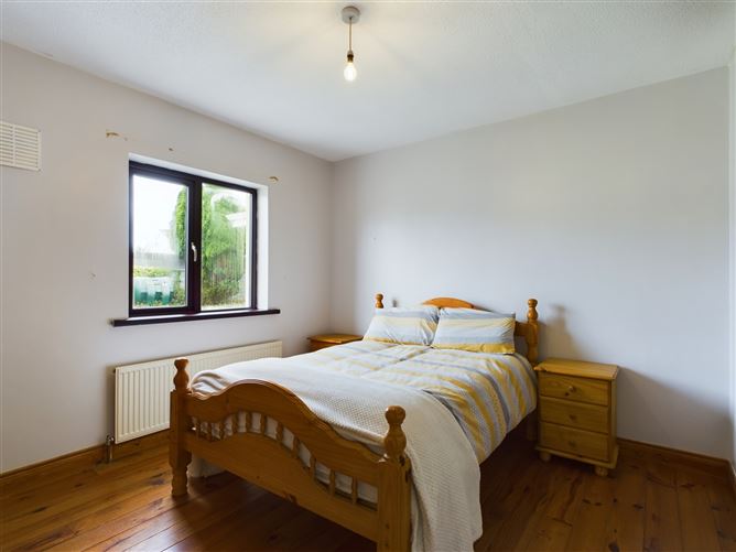 65 Brookville, Lahinch Road, Ennis, Co. Clare