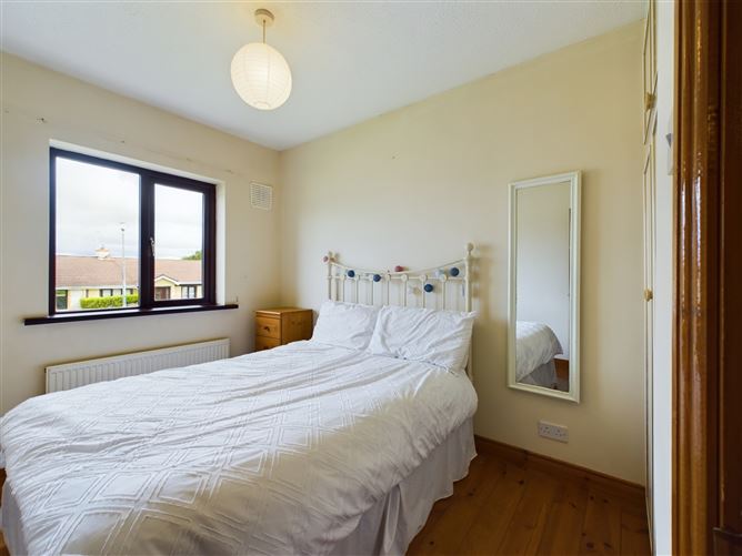 65 Brookville, Lahinch Road, Ennis, Co. Clare