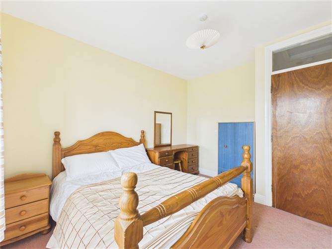 Photo 7 of 11 — 520 Kilkee Bay Apartments, Kilrush Road, Kilkee, Co. Clare.