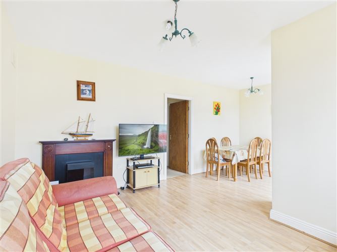 Photo 4 of 11 — 520 Kilkee Bay Apartments, Kilrush Road, Kilkee, Co. Clare.