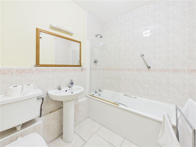 Photo 9 of 11 — 520 Kilkee Bay Apartments, Kilrush Road, Kilkee, Co. Clare.