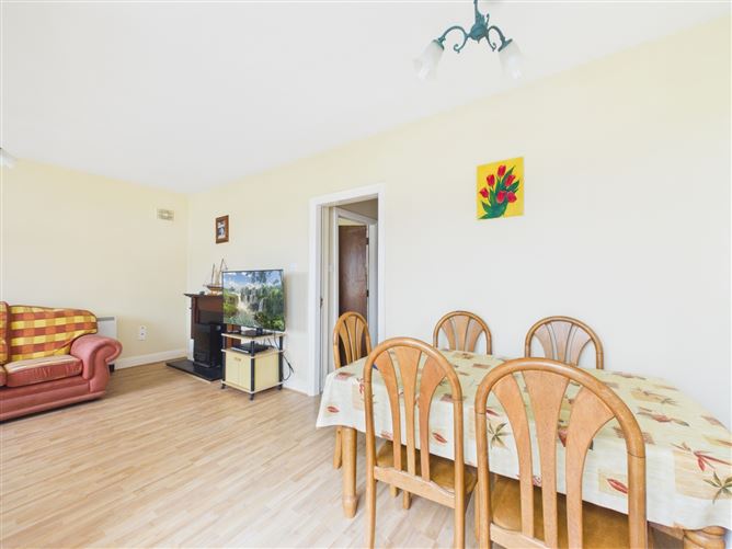Photo 5 of 11 — 520 Kilkee Bay Apartments, Kilrush Road, Kilkee, Co. Clare.