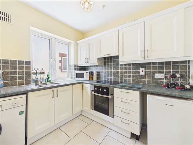 520 Kilkee Bay Apartments, Kilrush Road, Kilkee, Co. Clare.