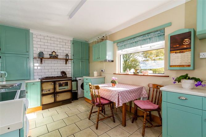 Johnstown, Hollywood, Wicklow