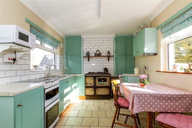 Johnstown, Hollywood, Wicklow