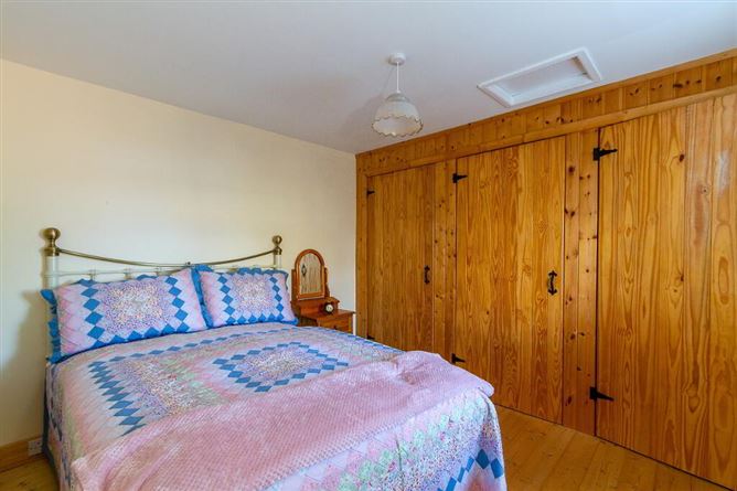 Johnstown, Hollywood, Wicklow