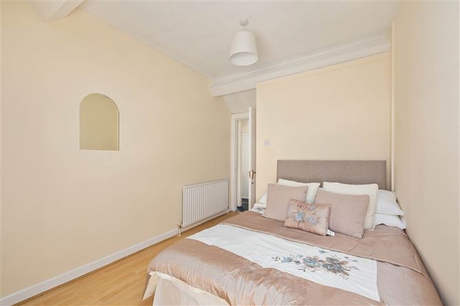 1 Woodfarm Cottages, Old Lucan Road, Dublin 20, County Dublin