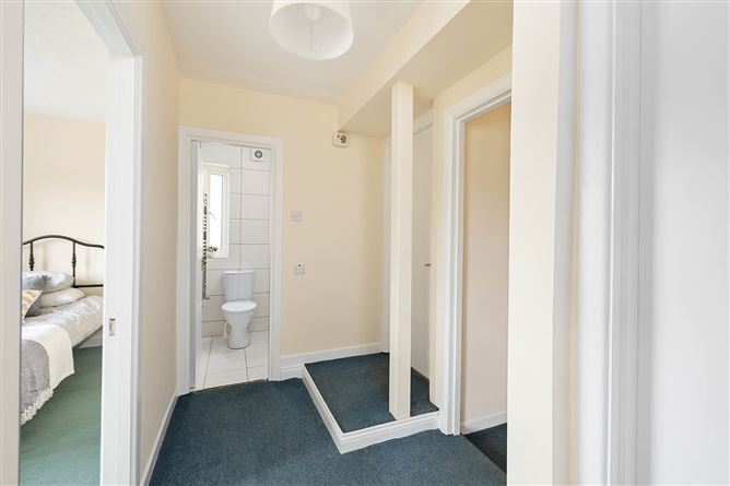 1 Woodfarm Cottages, Old Lucan Road, Dublin 20, County Dublin