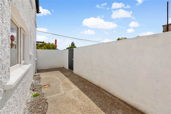 1 Woodfarm Cottages, Old Lucan Road, Dublin 20, County Dublin
