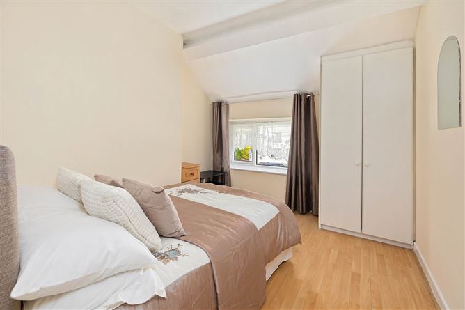 1 Woodfarm Cottages, Old Lucan Road, Dublin 20, County Dublin