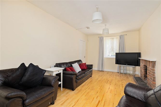 1 Woodfarm Cottages, Old Lucan Road, Dublin 20, County Dublin