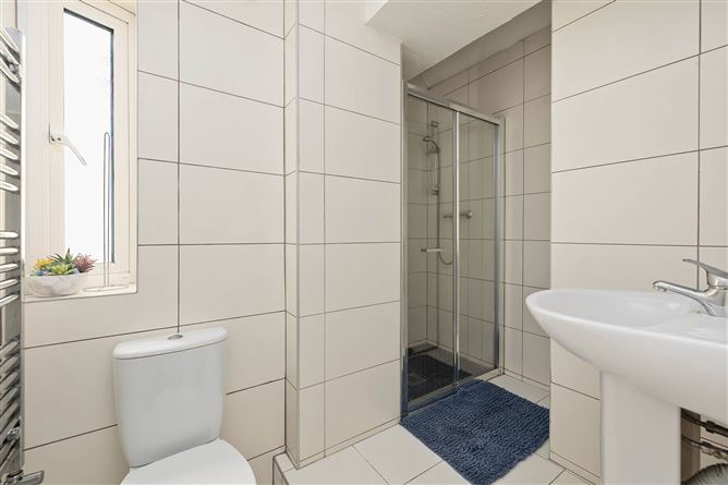 1 Woodfarm Cottages, Old Lucan Road, Dublin 20, County Dublin